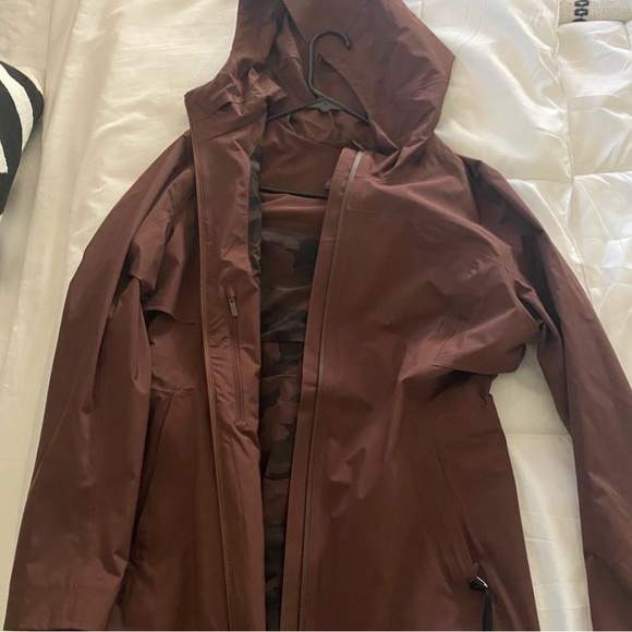 lululemon athletica Jackets & Blazers - lululemon athletica Maroon Hooded Rain Jacket